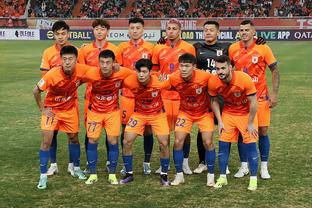 巴萨传奇队重庆之旅圆满结束 于重庆龙兴足球场3-1战胜IFDA全明星